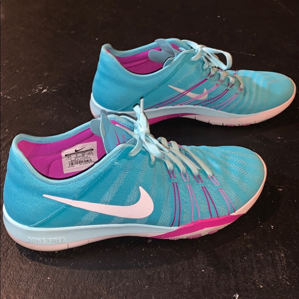 Nike Free TR 6 Sneakers